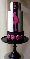 tarta rosa y negra elegante